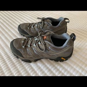 Merrell size 11 women’s hiking boots
